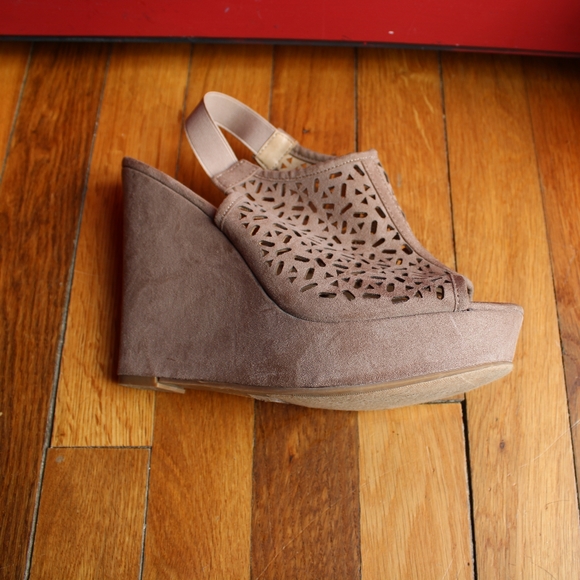 Chinese Laundry Shoes - Womens Wedge Sandle